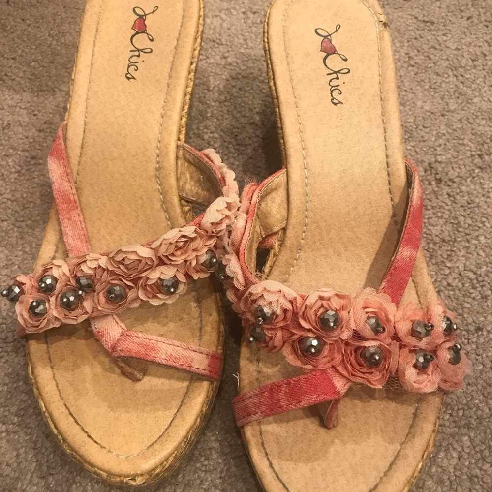 Low wedges with flowers